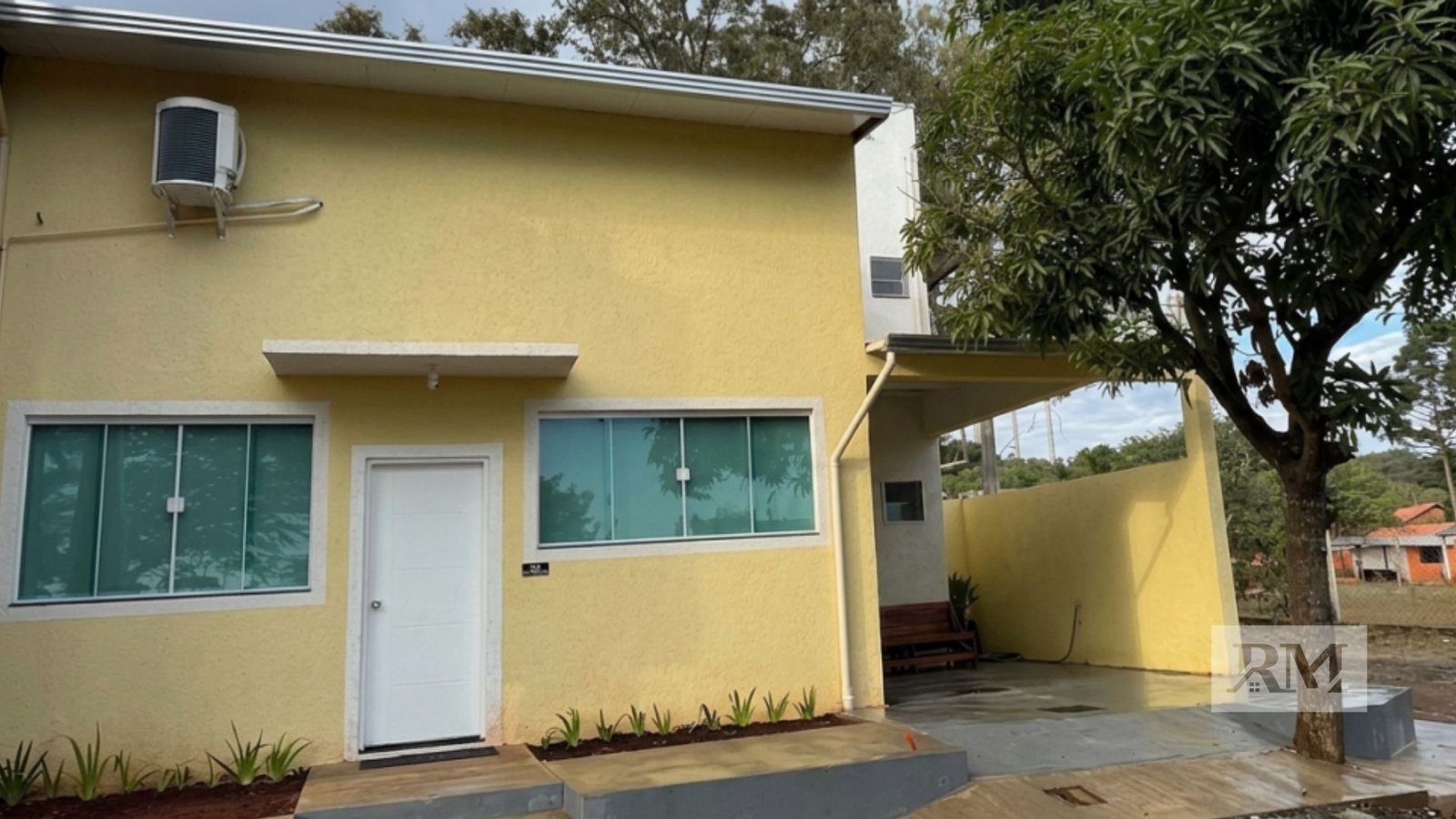Casa estilo loft à venda com suíte, quarto no mezanino
